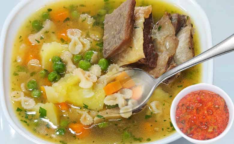 sopa de costilla de res