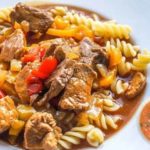 Guiso de Carne Con Fideos.