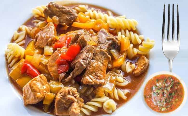 guiso de carne con fideos