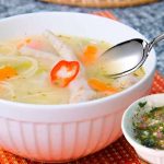 sopa de patas de pollo