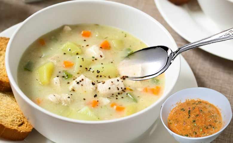 sopa de sémola con pollo