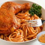 tallarín rojo con pollo