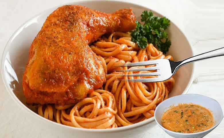 tallarín rojo con pollo