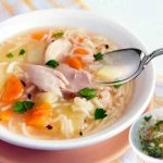 sopa de pollo peruano