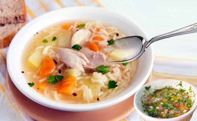 sopa de pollo peruano